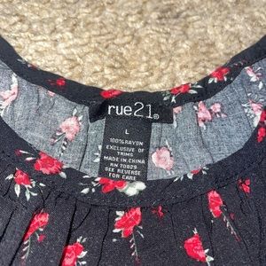 Cute black crop top with red flowers